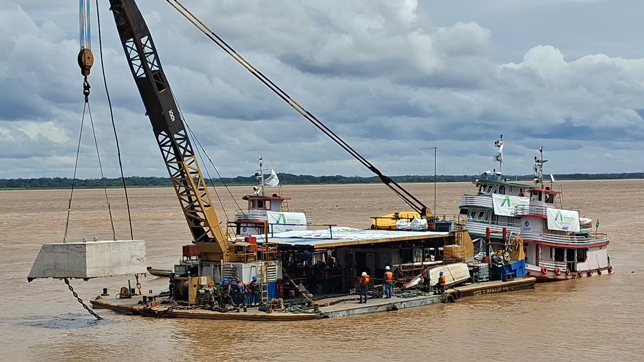 DNIT Trabalhando no Porto de Parintins 