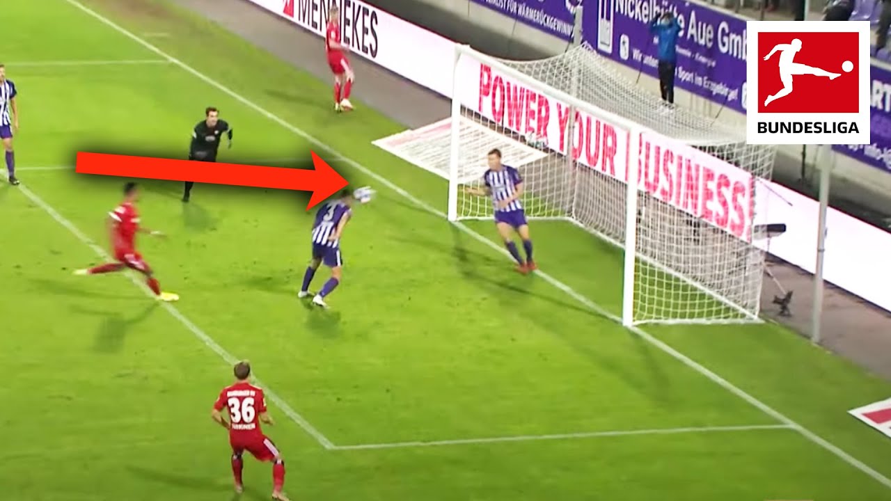 No-Look Header & Craziest Own-Goal Ever?! 2 Howlers at Erzgebirge Aue vs. Hamburger SV
