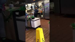 **MEMPHIS MCDONALD'S NASTY AS HELL, SERVICE SLOW AS A TURTLE!*MANAGER DONT GIVE A F#CK!*MUST WATCH**