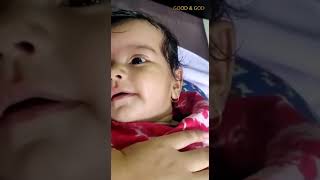 Small baby stopped crying while listening Sai Bhajan😍