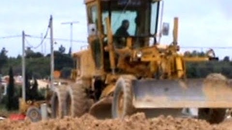 motorgrader CAT 140G.