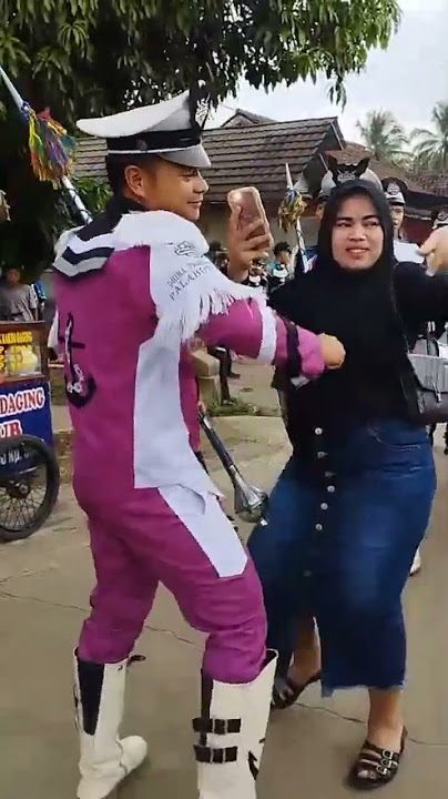 Dancing with a Drum Major 🤭 #drumband #majorette #major