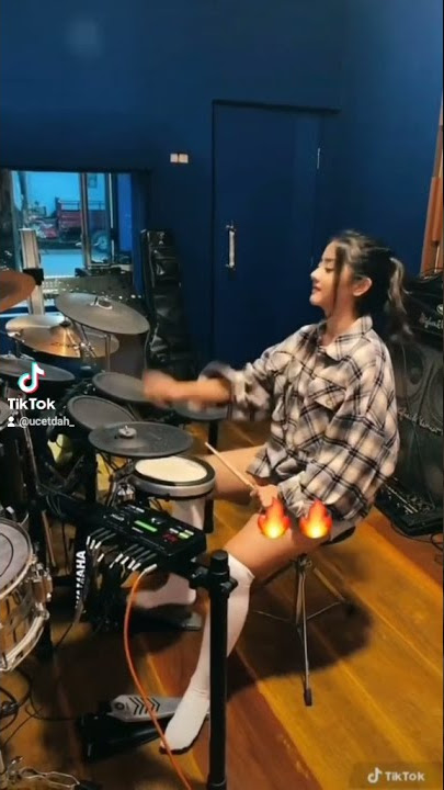 DRUMMER CW MANIS KEREN BANGET