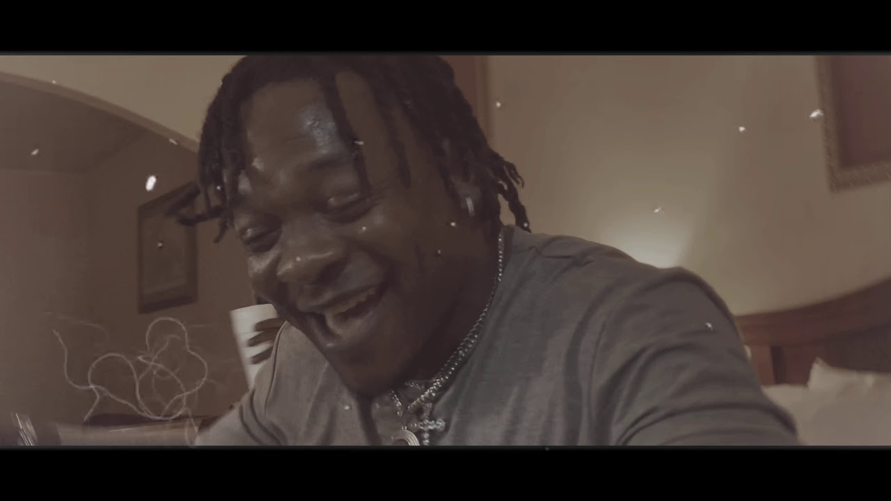Mira LBR Robb- Flash (Official Video) en YouTube Mira LBR Robb- Flash (Official Video) en YouTube