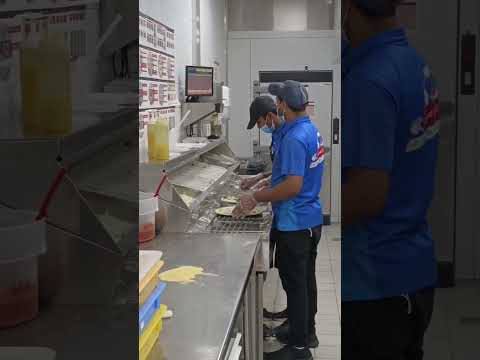 دومينوز بيتزا السعودية اكسبلور الرياض       