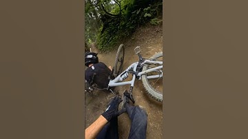 This is why you NEVER ride Carbon Mountain Bikes 😳