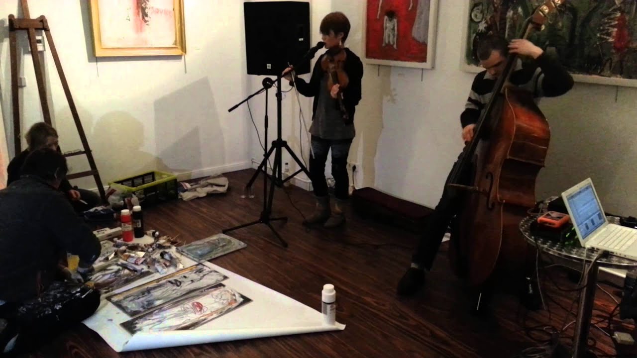 在 YouTube 上观看 Live painting in der EAGL gallery Berlin mit Rieko Okuda am 2.11.2012