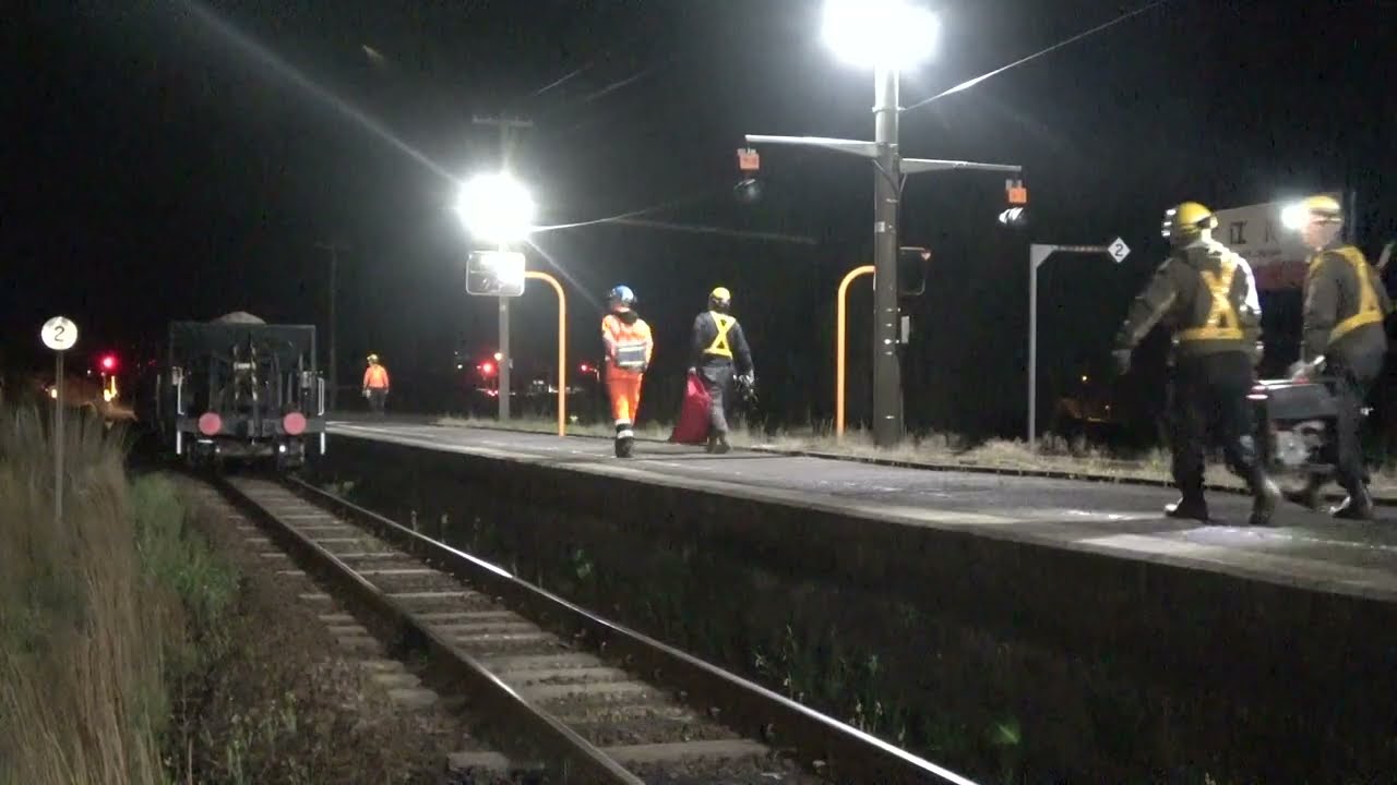 深夜の江南駅に現れたホキ工臨 到着を待つ作業員を撮影(2026/5/12)