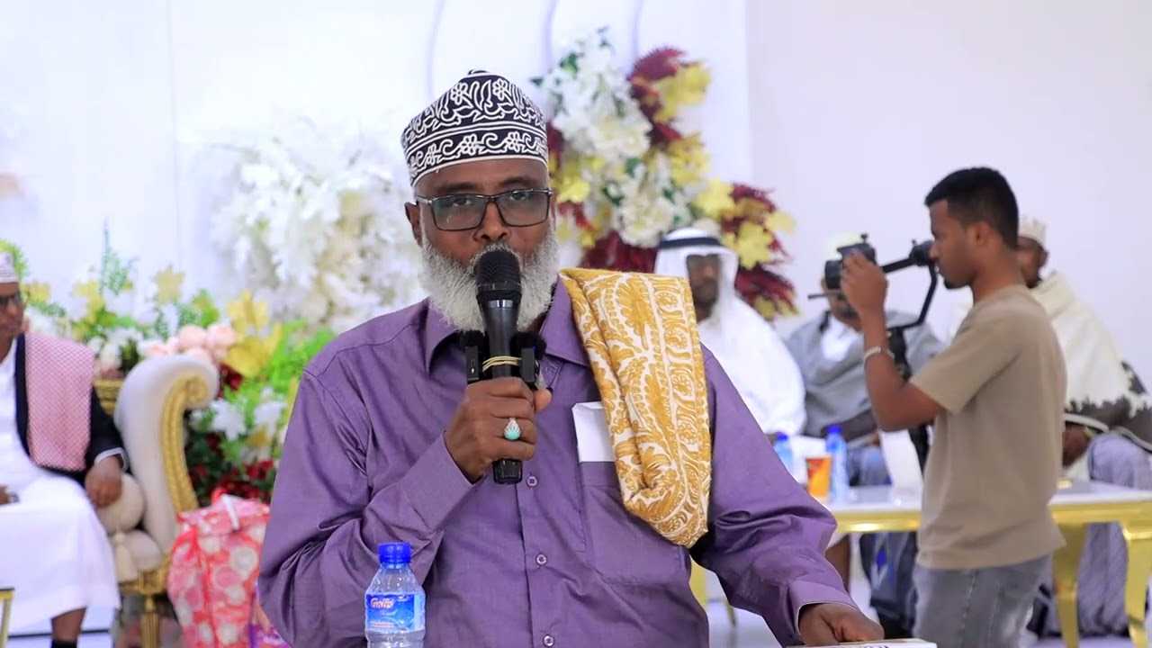 Boqor Buurmadow Oo Boqol Geela Oo Soconaya Ku Wareejiyay Beesha Sacad Muuse Oo Gabadh Siisey