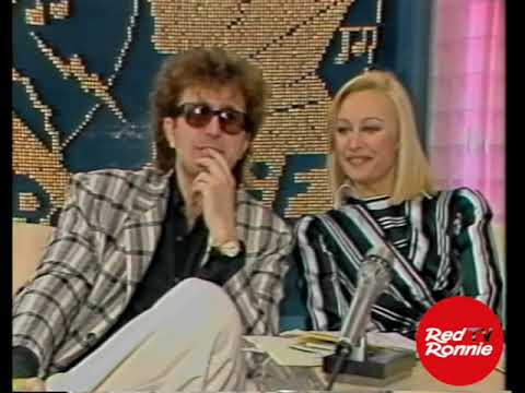 Raffaella Carrà and Red Ronnie present the 26th episode of Pinky on Domenica In 1986 87 David Bowie