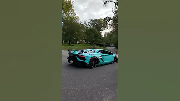 Lamborghini Aventador SVJ Flyby Blu Glauco 