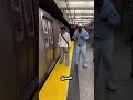 مقلب يتحول إلى كارثة هاتف يسقط تحت القطار والنتيجة صادمة مقلب يتحول إلى كارثة هاتف يسقط تحت القطار والنتيجة صادمة