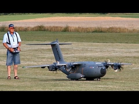 GIGANTIC !!! AIRBUS A400M RC SCALE ELECTRIC MODEL AIRLINER / FLIGHT DEMONSTRATION