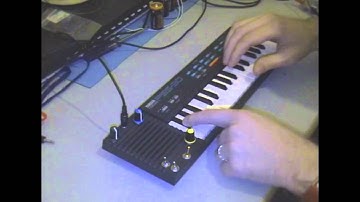 Circuit Bent Yamaha PSS-30 Keyboard Synth by freeform delusion