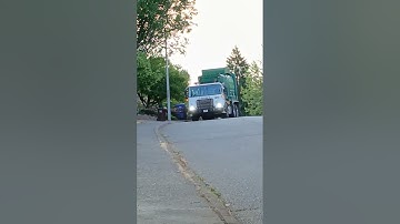 WM Autocar Labrie Automizer Right-Hand on recycle