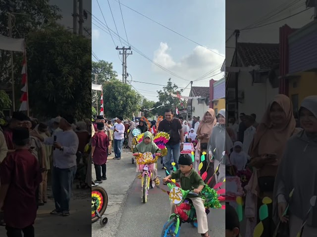 Warga Perumahan Glora Persada, Bandar Lampung, menggelar karnaval Maulid Nabi dengan kostum unik