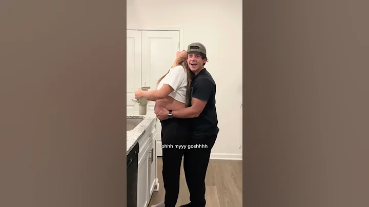 GLift up the pregnant woman's  belly🥰 #funny #for #fyp #funnyvideo #animal #baby #love #usa #pets