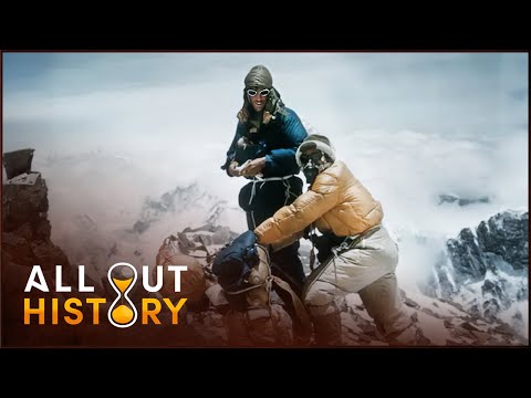 THE AGE OF EXTREMES: DEFINING MOMENTS OF THE 20TH CENTURY THAT CHANGED THE WORLD