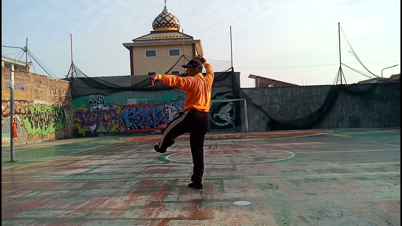 Latihan teknik gerakan peremajaan Aba aba Fung U Long V ala Ling Tien Kung oleh Bpk Dawi.💪💪💪