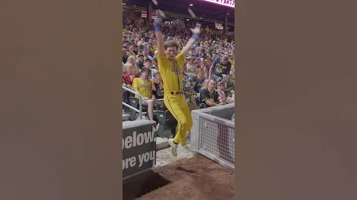 “Do you know the muffin man?” batter walk-up | Savannah Bananas #shorts #bananaball #baseball