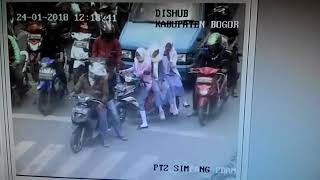 TERCIDUK Anak Sekolah Terekam Cctv dimarahi Lewat Pengeras Suara