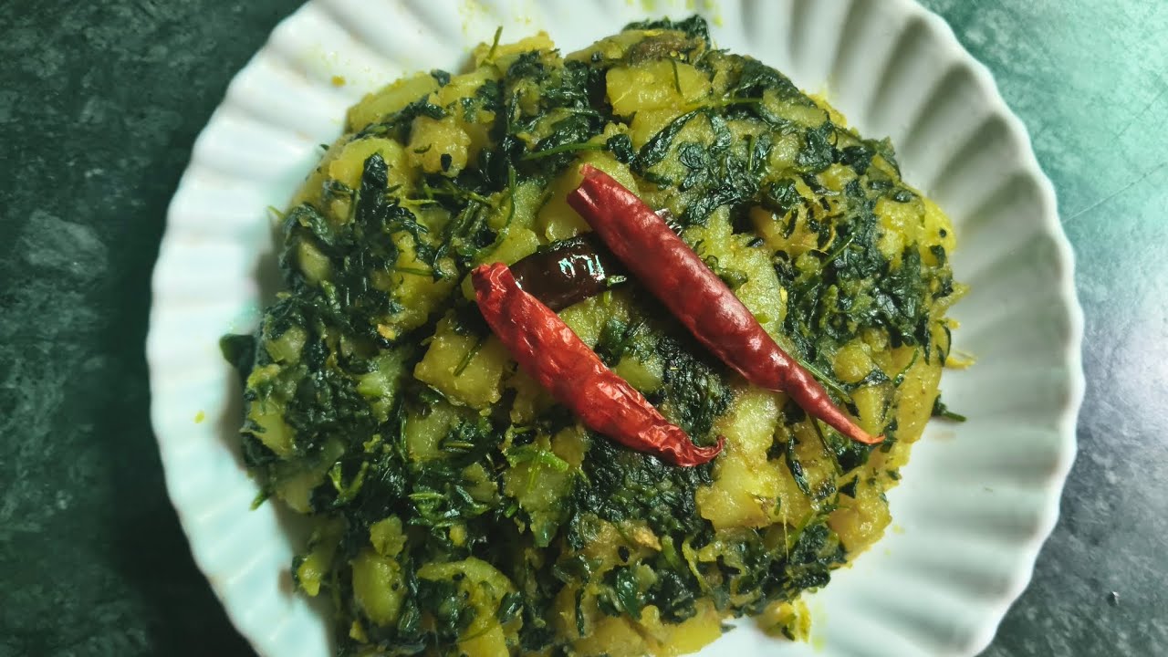 শীতের দুপুরে মেথি শাকের এই রেসিপিটি বানালে আর কিছুই লাগবে না 
