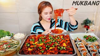 видео: Субтитры) Braised spicy beef ribs Hot pepper noodles Tuna rice roll Cheese MUKBANG ASMR yummy eating картинка: Субтитры) Braised spicy beef ribs Hot pepper noodles Tuna rice roll Cheese MUKBANG ASMR yummy eating