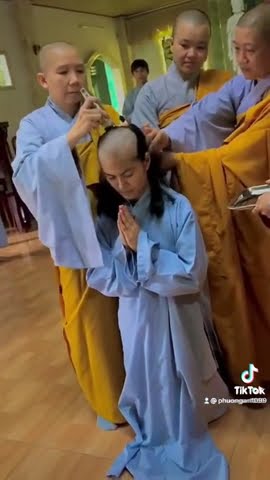 尼僧剃髪得度式51 nun headshave ceremony - YouTube