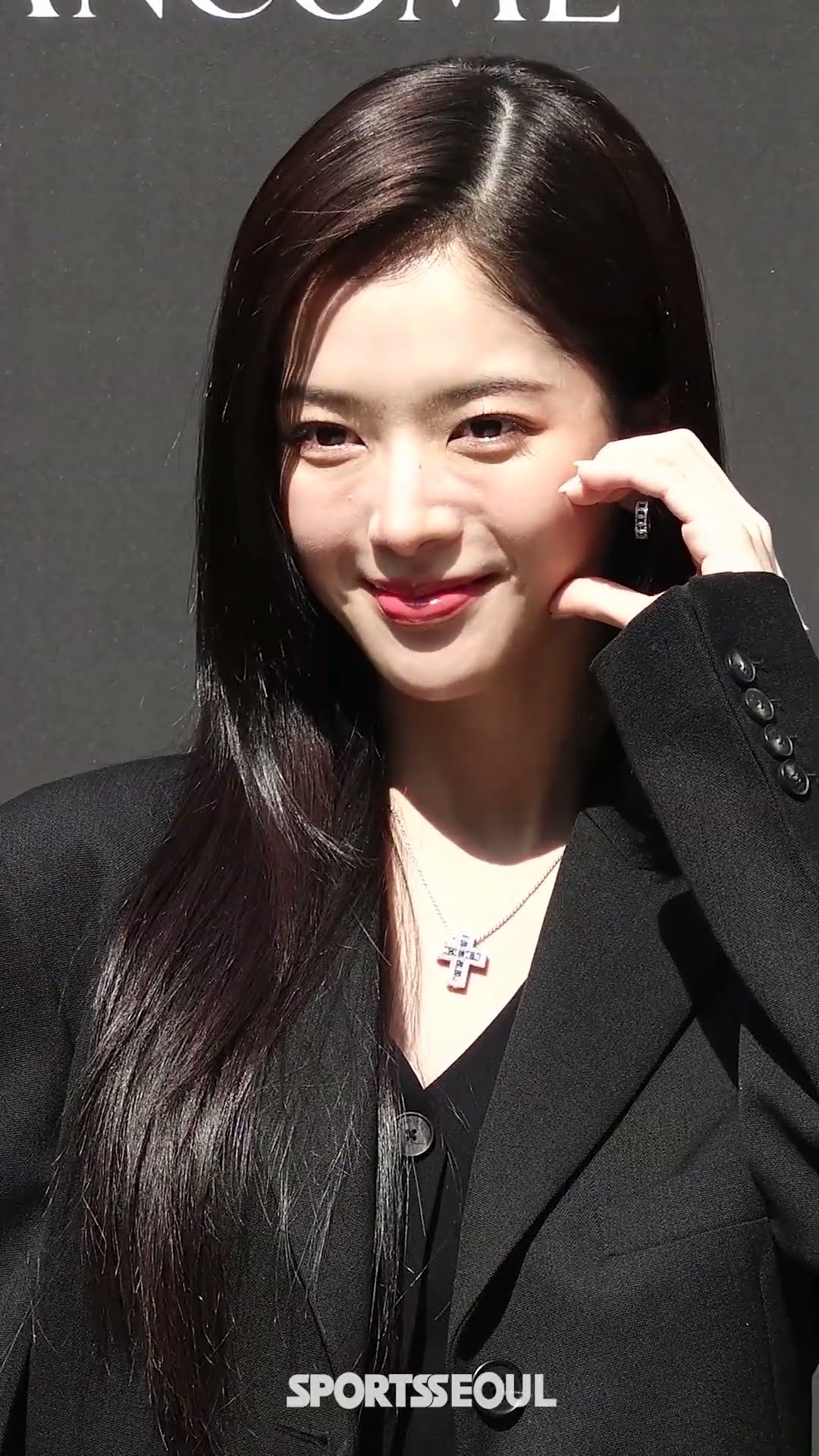 노정의, 눈웃음이 너무 예쁘네