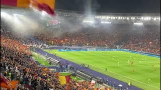 Roma-Leicester. Settantamila cantano Roma Roma da brividi