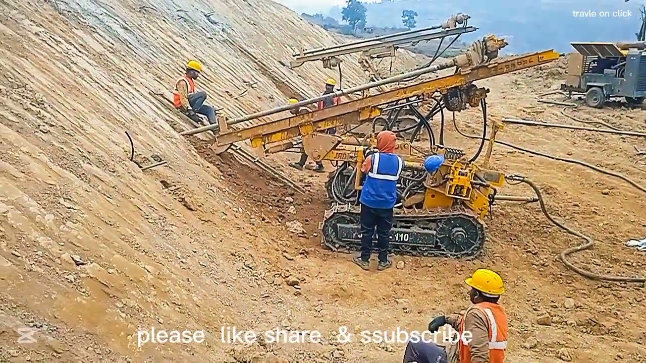 राष्ट्रिय गौरवको आयोजना फास्टट्र्याक अन्तर्गत रहेको मुखबेसी खण्डमा धमाधम स्लोप प्रोटेक्सन हुँदै।