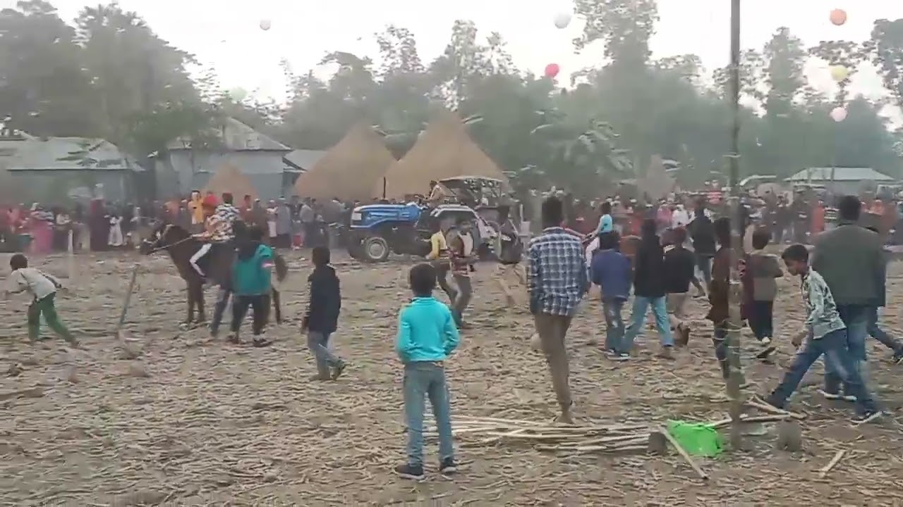 দুটি ট্রাক্টর রান