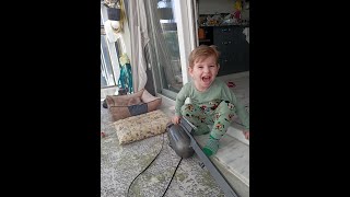 Mustafa Ata Kedisiyle Elektrikli Süpürge Yapıyorkaç Kedi Kaç Kurtar Kendinikışkırtma