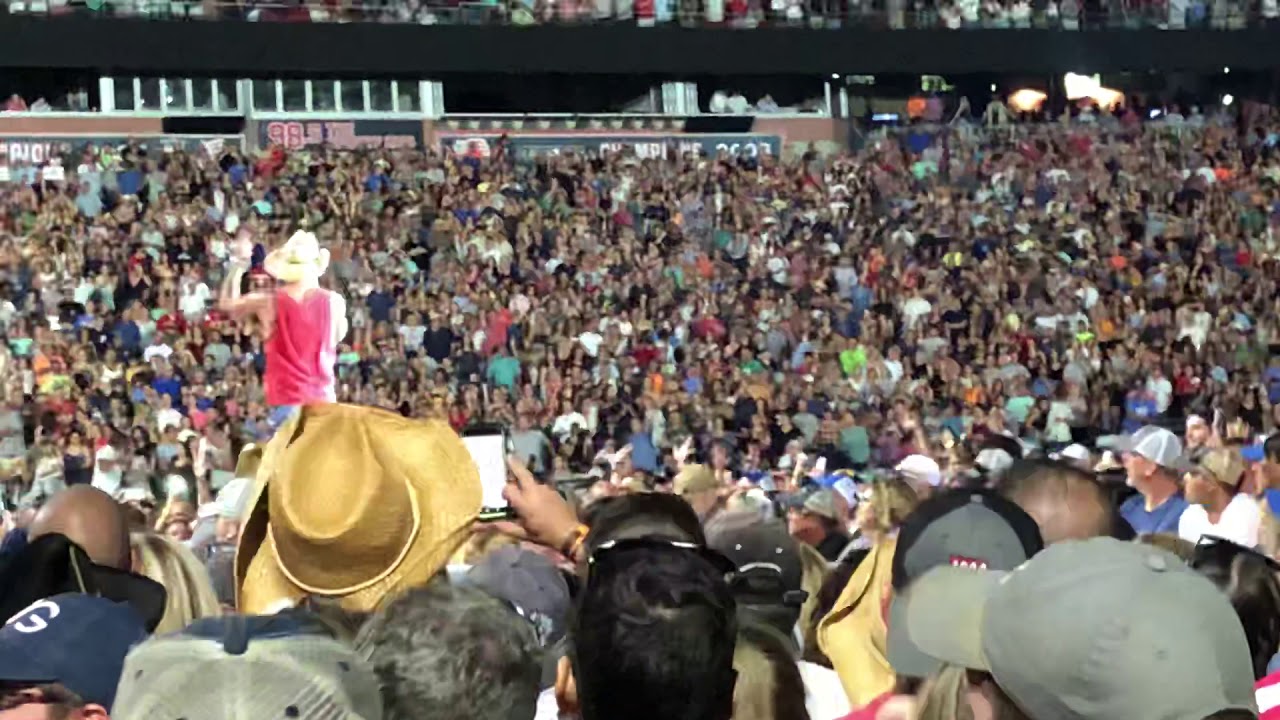 Kenny Chesney - I Go Back (Live) Gillette Stadium 8/25/2018 Trip Around the Sun Tour