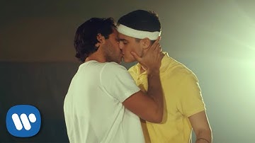 Thumbnail of Oscar Zia feat. Leslie Tay - Kyss Mig i Slo-mo (offical music video)