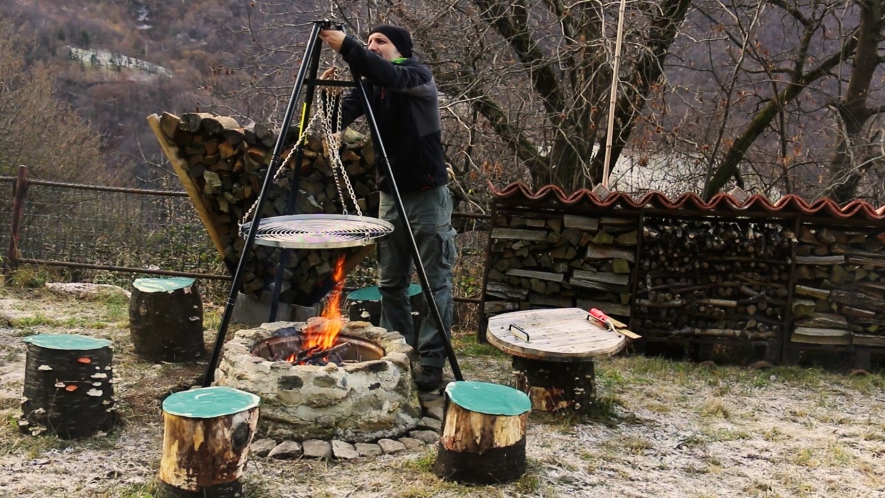 Altro che banale BARBECUE! Passo alla griglia BASCULANTE con TREPPIEDE fai da te e cambia TUTTO #101