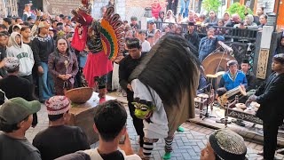 Nonton Macanan Barong Kemiren Live Tamansuruh. 