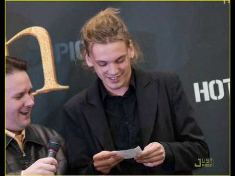 Jamie Campbell Bower -Apologize-