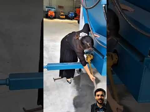 السيدة التي تتحكم بالقوة تركيب عمود نقل القدرة بكل دقة الزراعة معدات زراعية عالم التطور والذكاء