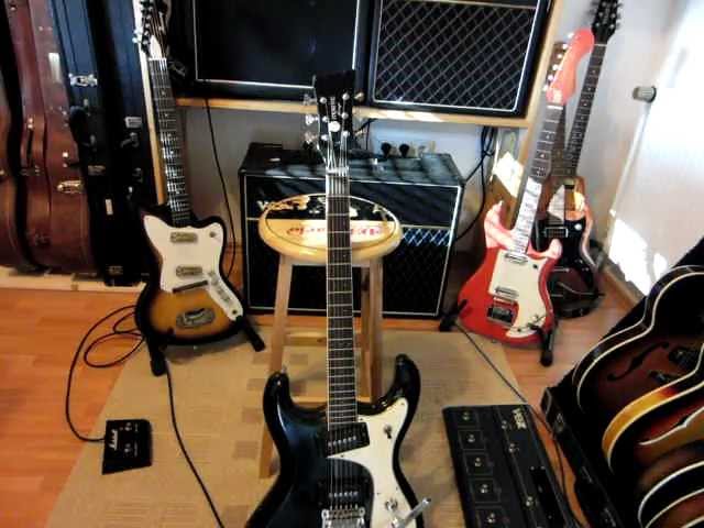 1969 Mosrite Avenger - YouTube