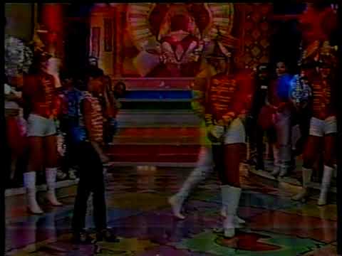 Paquitas ng- Diane faz passos de ballet no Xuxa Pa...