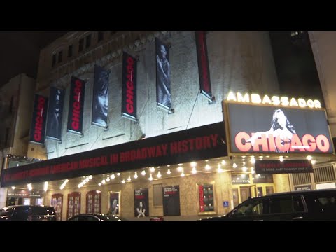 Pamela Anderson makes Broadway debut in 'Chicago'