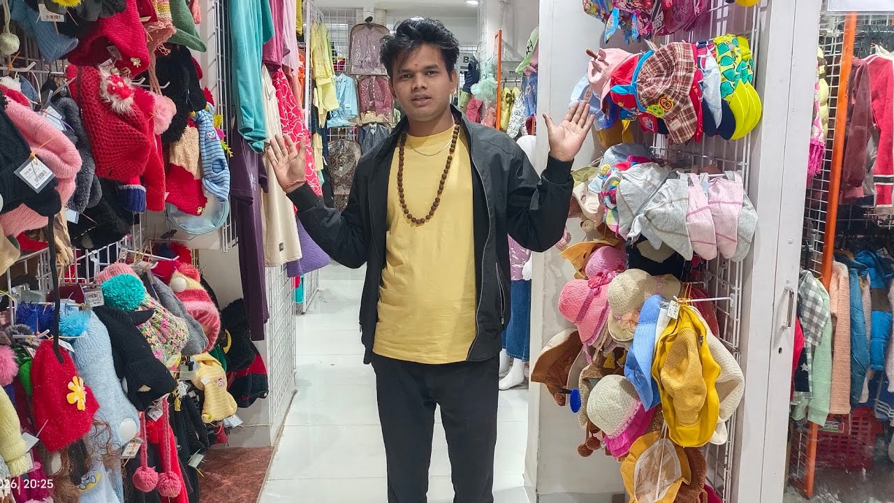 Mall me kapde dekh ke 😅kanfyush ho gaya 