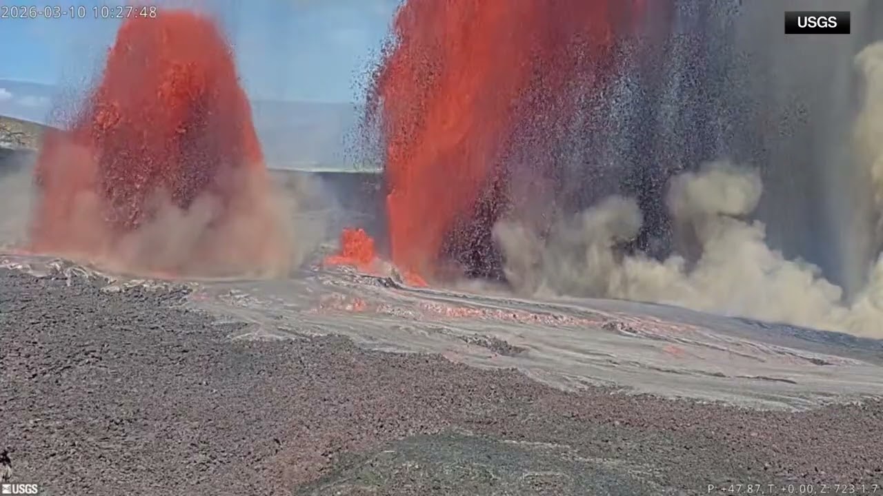 ACTIVE KILAUEA VOLCANO ERUPTION