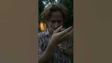 Man ontmoet voor het eerst een vuurvliegje || ViralHog