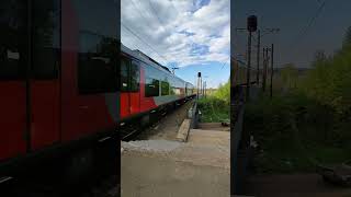 эс2г 100 в Кузнечное, проходит платформу Кавголово #санктпетербург #train_rus #железнаядорога #поезд