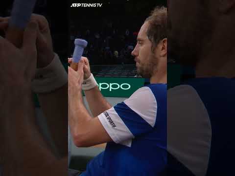 Video: Pob tennis rackets ua haujlwm li daus khau?