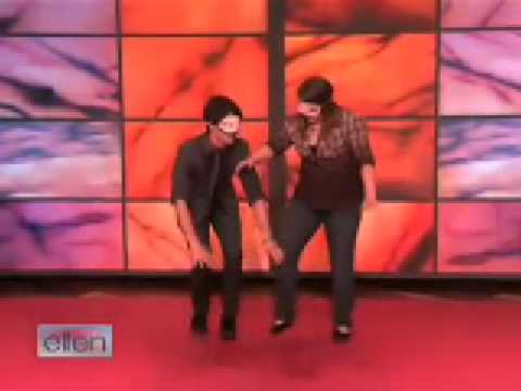 Jonas Brothers Play Blindfolded Musical Chairs! The Ellen Show