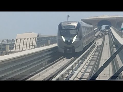تصویری: قطار برقی با چه سرعتی در مترو حرکت می کند؟