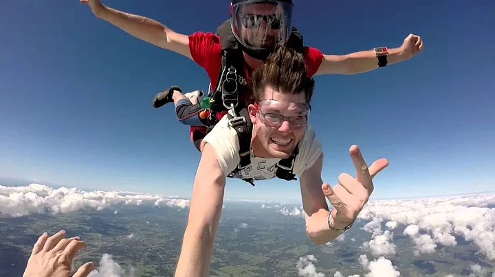 Tim Skydiving